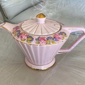 Antique pink Sadler teapot